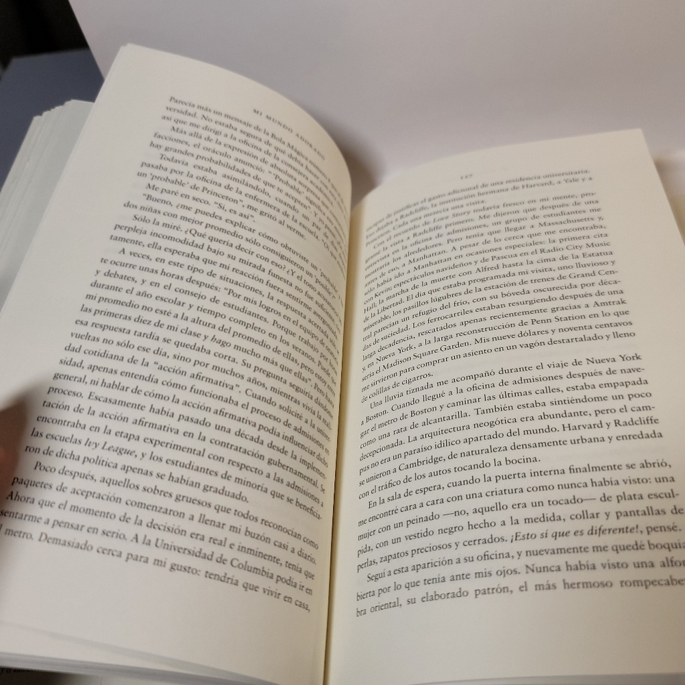 Spanish book used "My mundo adorado Sonia Sotomayor" book - Picture 12 of 13